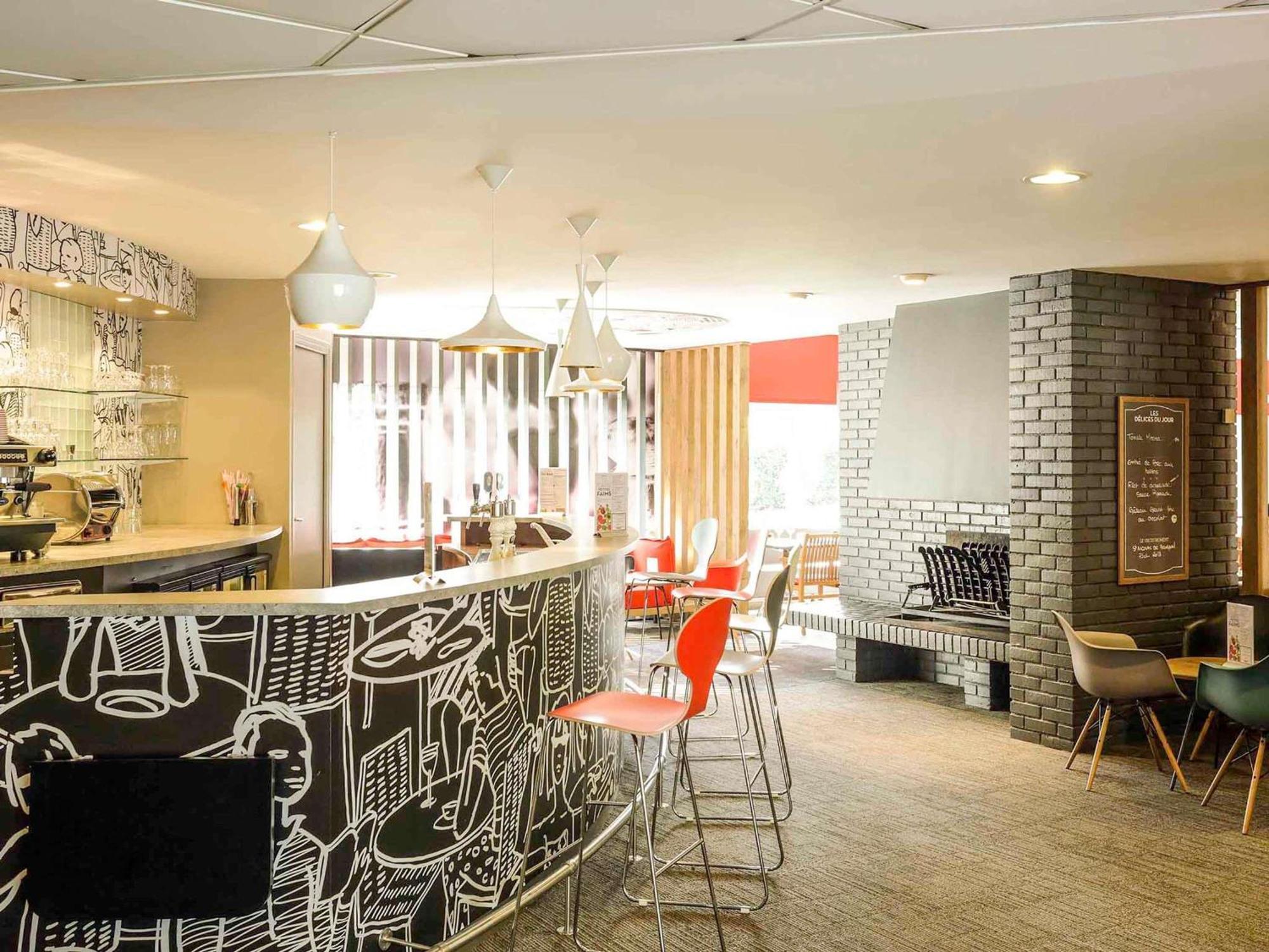 Ibis Laval Le Relais D'Armor Hotel Change  Bagian luar foto
