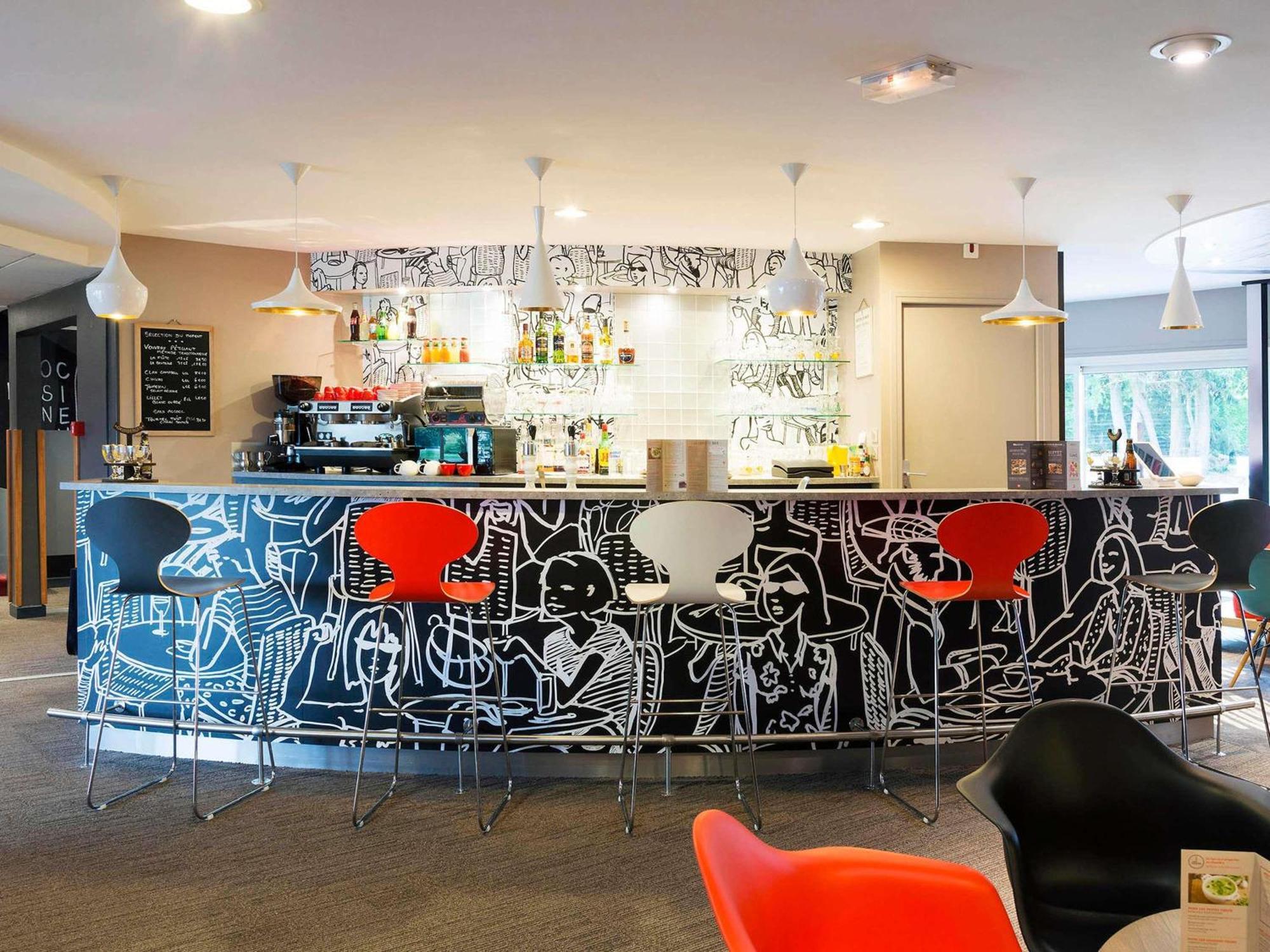Ibis Laval Le Relais D'Armor Hotel Change  Bagian luar foto