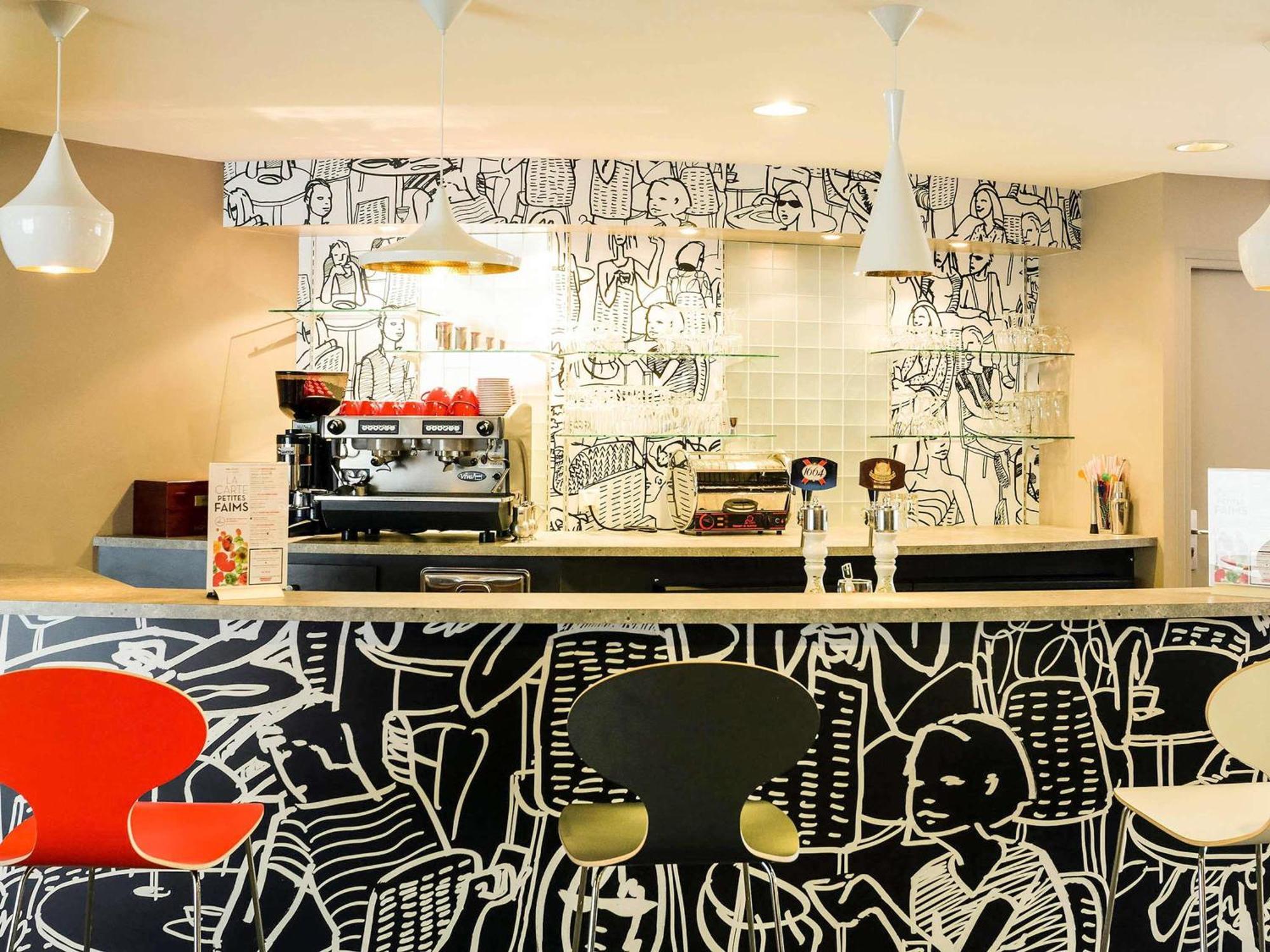 Ibis Laval Le Relais D'Armor Hotel Change  Bagian luar foto