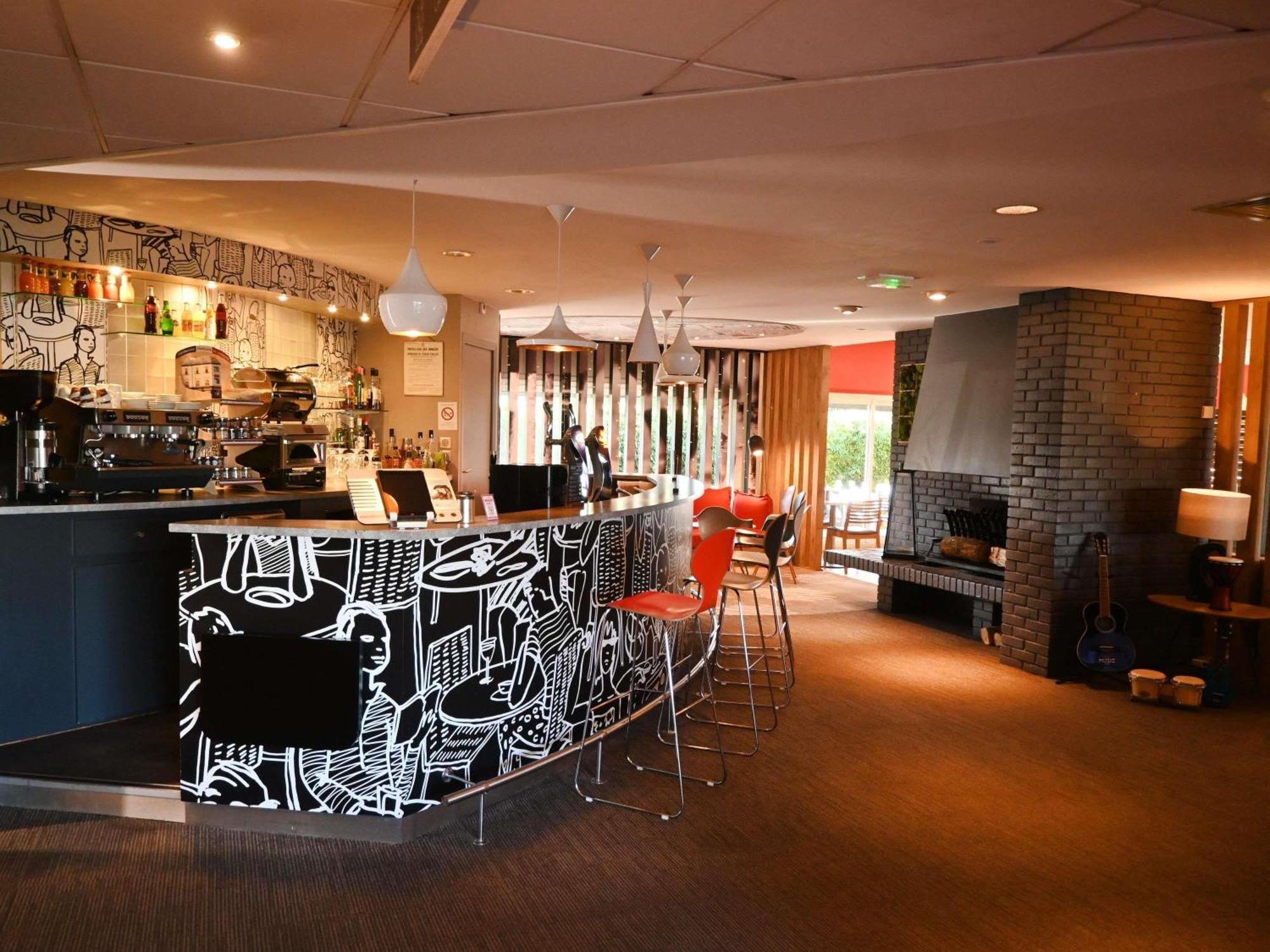 Ibis Laval Le Relais D'Armor Hotel Change  Bagian luar foto