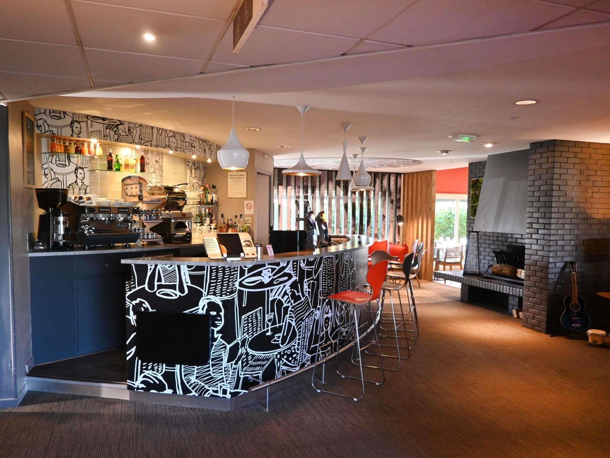 Ibis Laval Le Relais D'Armor Hotel Change  Bagian luar foto