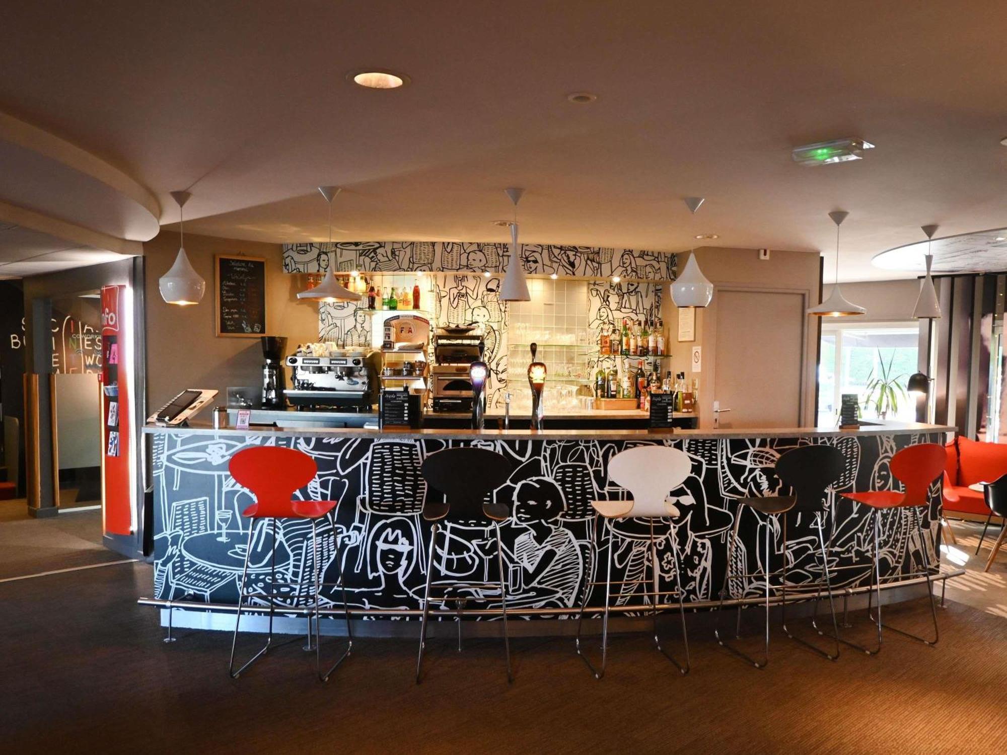 Ibis Laval Le Relais D'Armor Hotel Change  Bagian luar foto