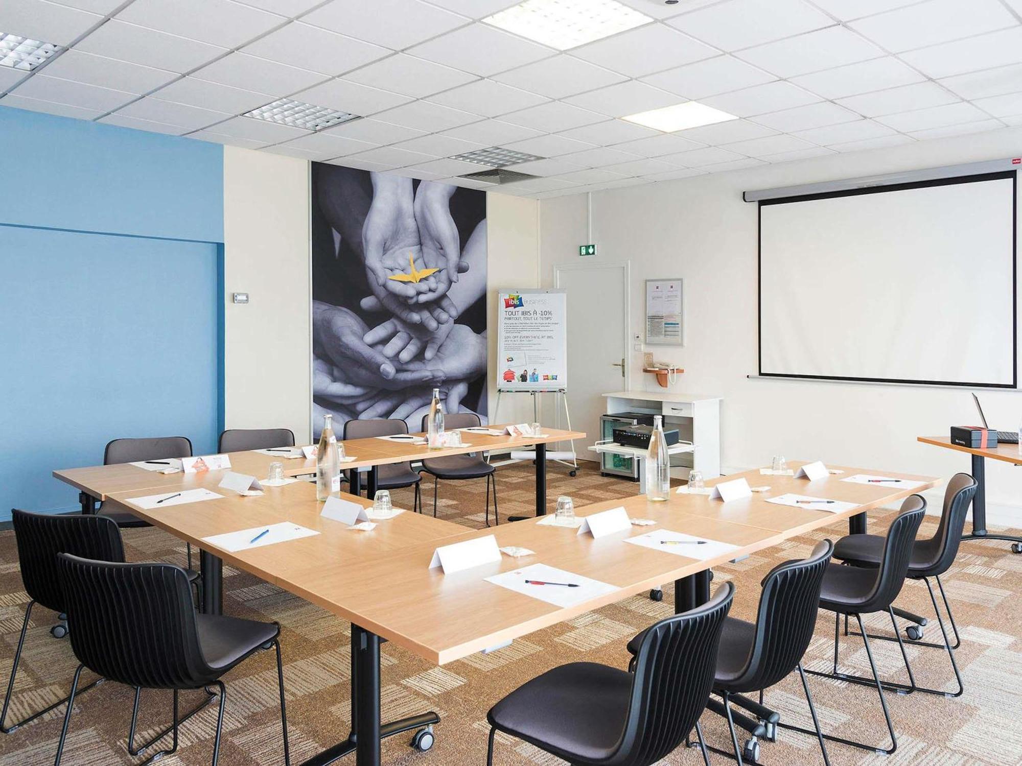 Ibis Laval Le Relais D'Armor Hotel Change  Bagian luar foto