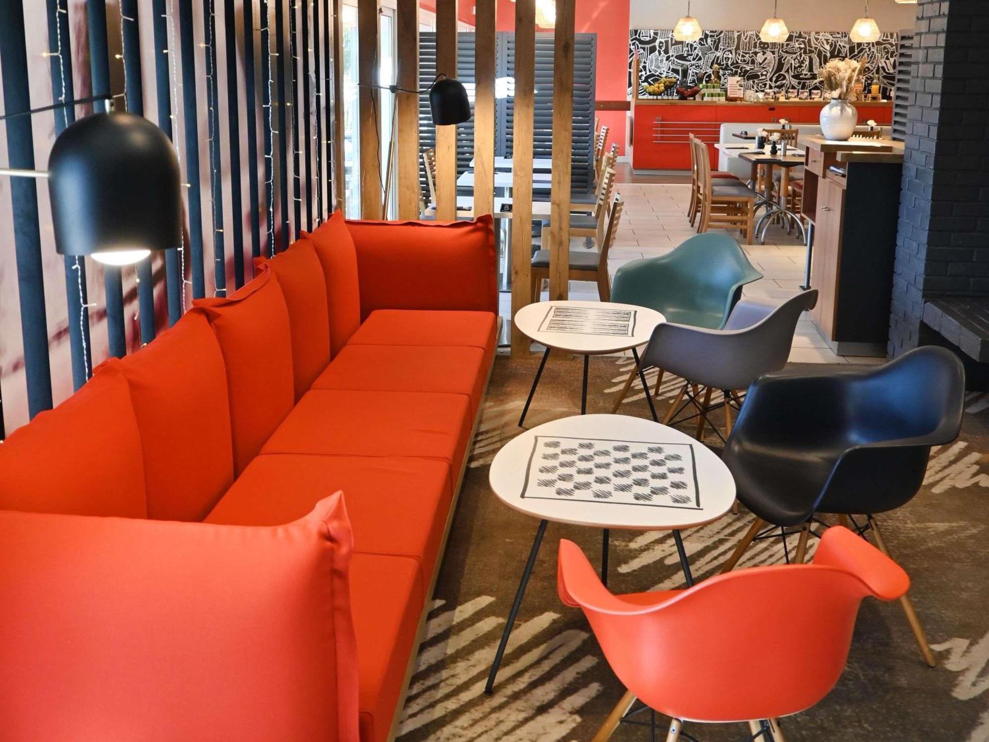 Ibis Laval Le Relais D'Armor Hotel Change  Bagian luar foto