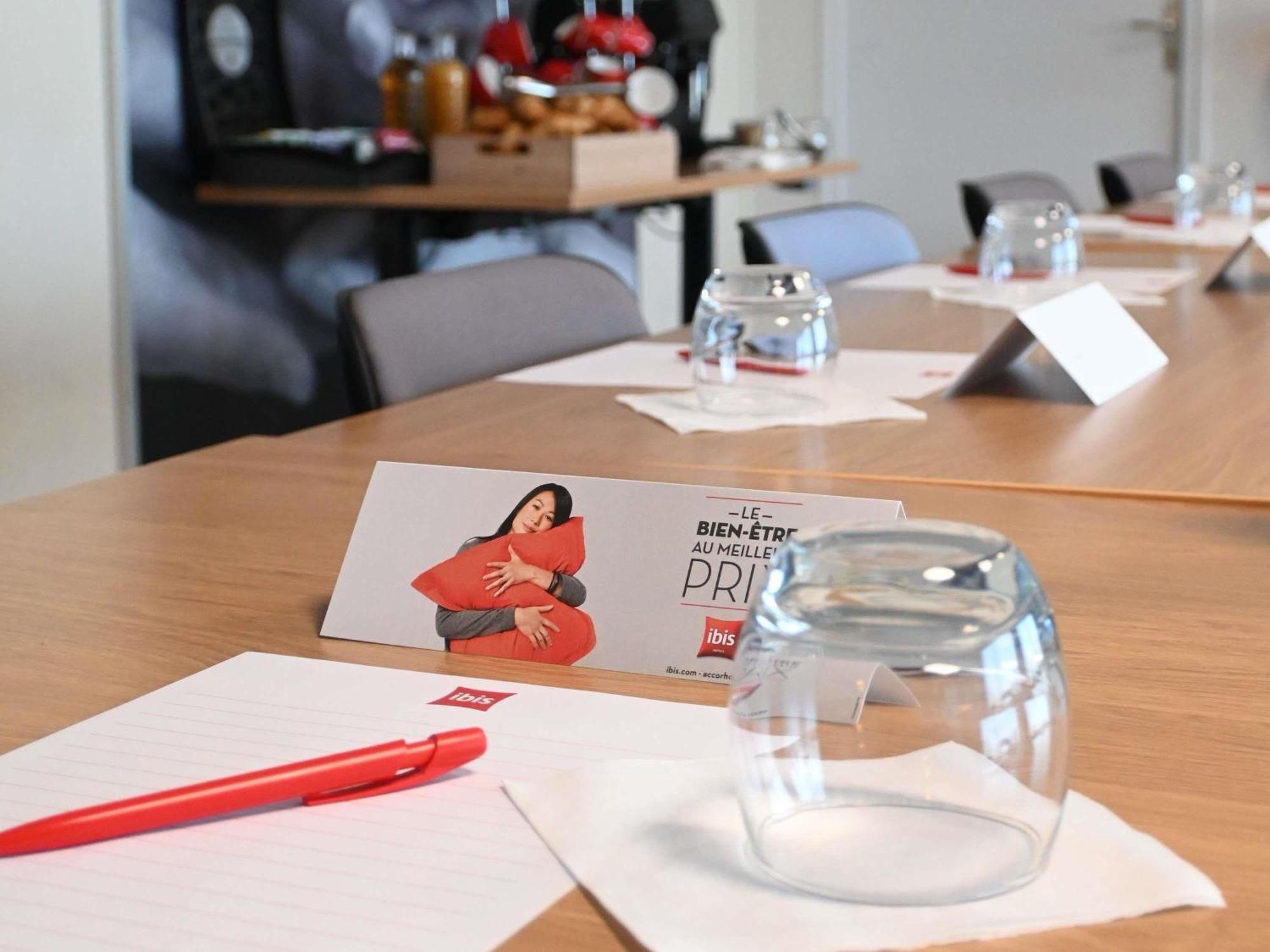 Ibis Laval Le Relais D'Armor Hotel Change  Bagian luar foto
